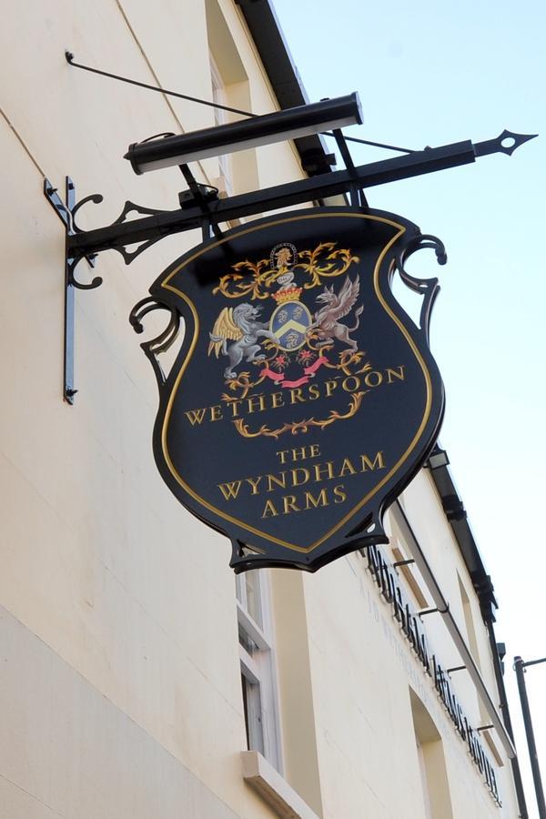 The Wyndham Arms-Wetherspoon Hotel Bridgend  Exterior photo